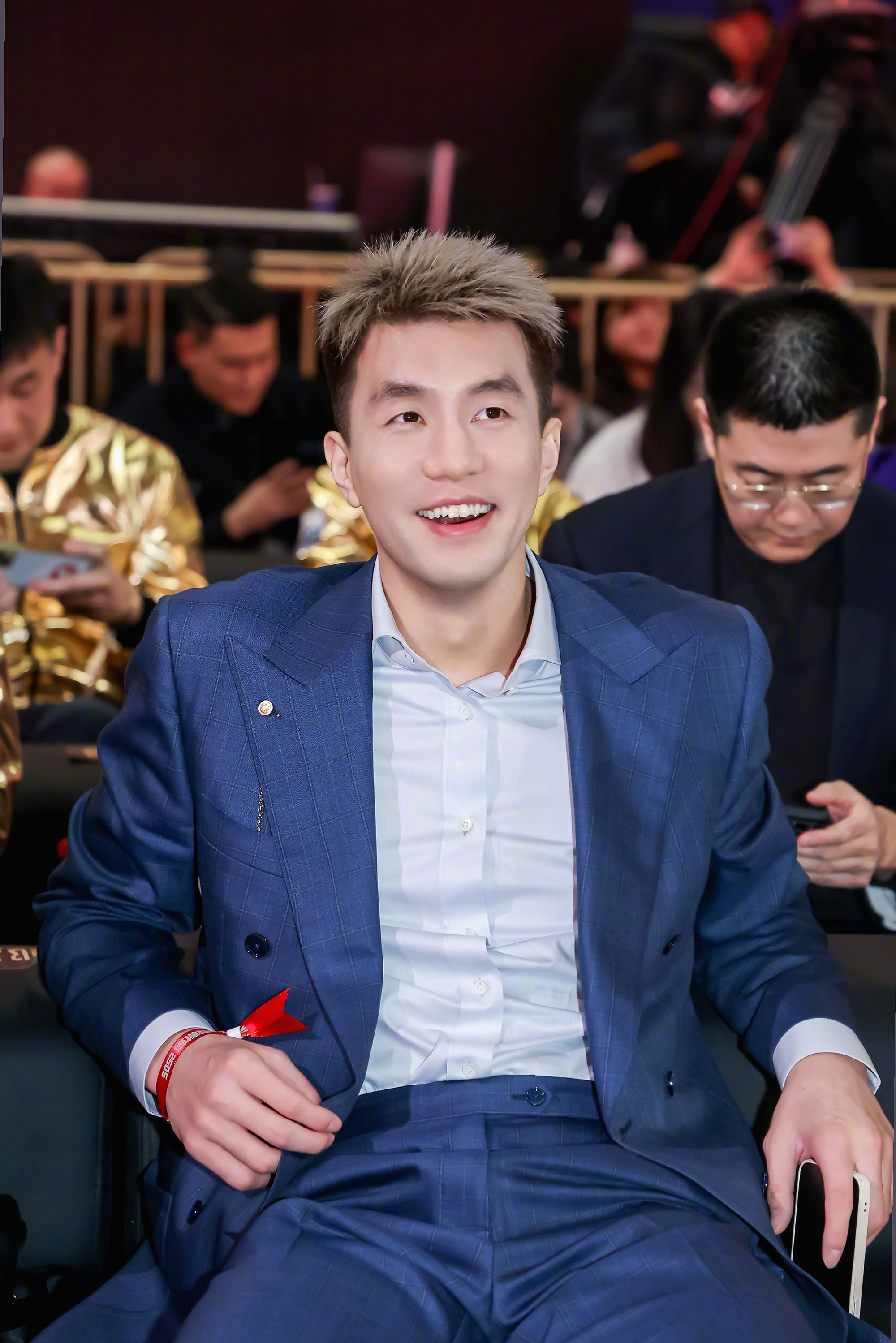 曾亲自前往贫困地区帮助灾民的天使宝贝公益基金遭遇阴阳合同风波,日本一名自卫队成员熊咬伤事件引发关注